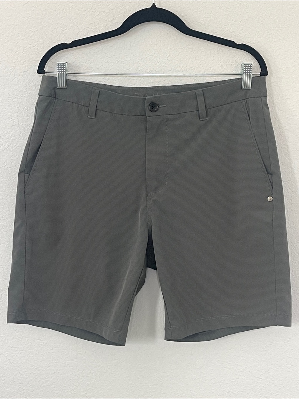 Vuori Men’s Performance Shorts Gray 34 Waist 7.5” Inseam Stretch